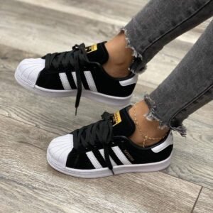 SUPERSTAR NEGRA LINEAS BLANCAS