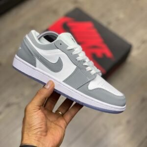 JORDAN RETRO 1 LOW BLANCA GRIS