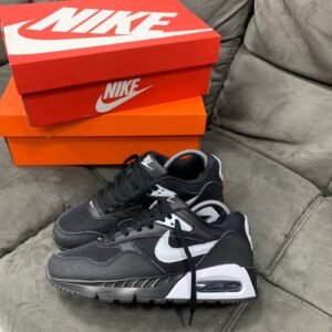 NIKE CORRELATE NEGRA BLANCA