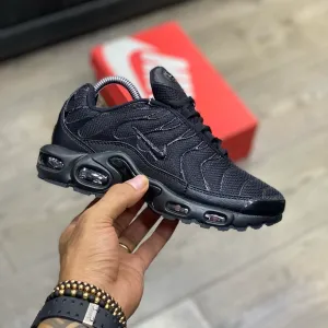 NIKE TN NEGRA