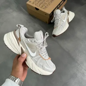 NIKE V2K BEIGE