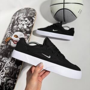 NIKE SB MALOR NEGRA BLANCA