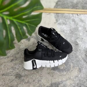 NIKE METCON NEGRA BLANCA