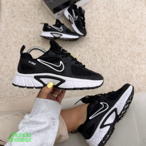 NIKE P-7000 NEGRA BLANCA