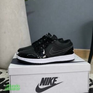 JORDAN RETRO 1 NEGRA CHAROL