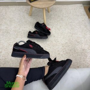 PUMA SUEDE NEGRA ROJA