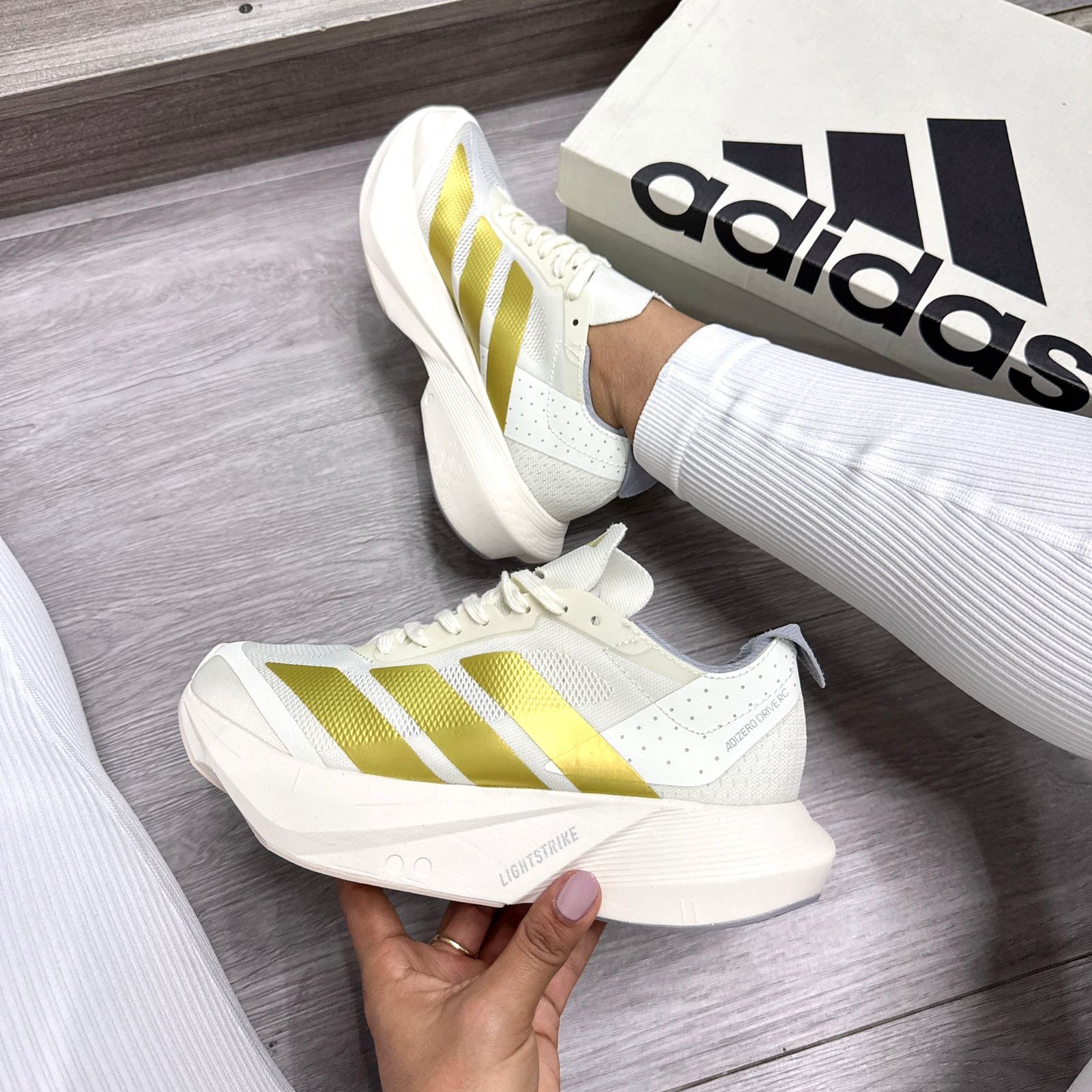 ADIZERO BLANCA AMARILLA